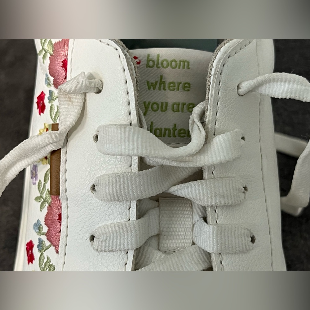 Dr. Scholl's Time Off Floral Embroidered Sneakers. Arch support. White. Sz 11 - Picture 9 of 11